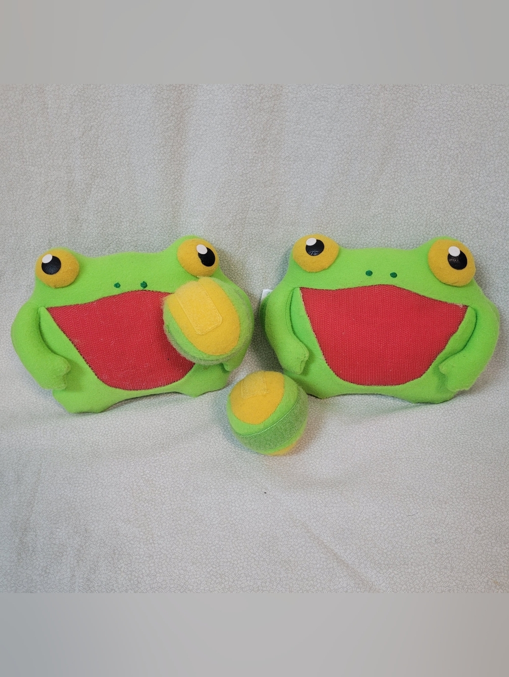 Melissa & Doug Plush Frog Toss and Grip Action Game - 2 MITTS, 2 BALLS